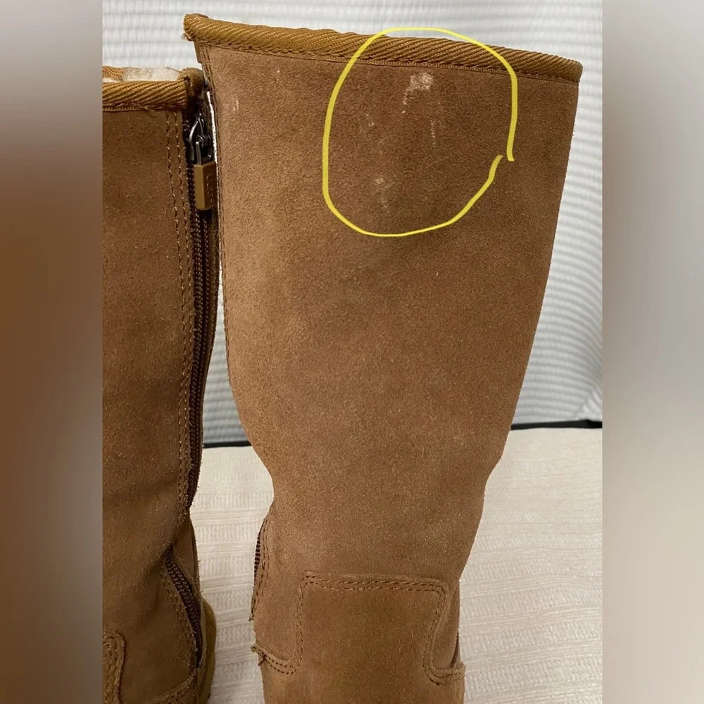 Kids UGG Brown Suede Boots with Side Zipper
Size 1 - Picture 8 of 10